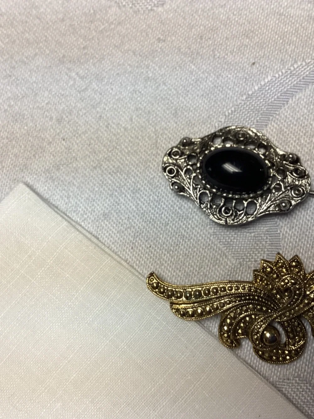Hat pins. BROOCH. SCARF PIN. UNIQUE 3 PIECE LOT.